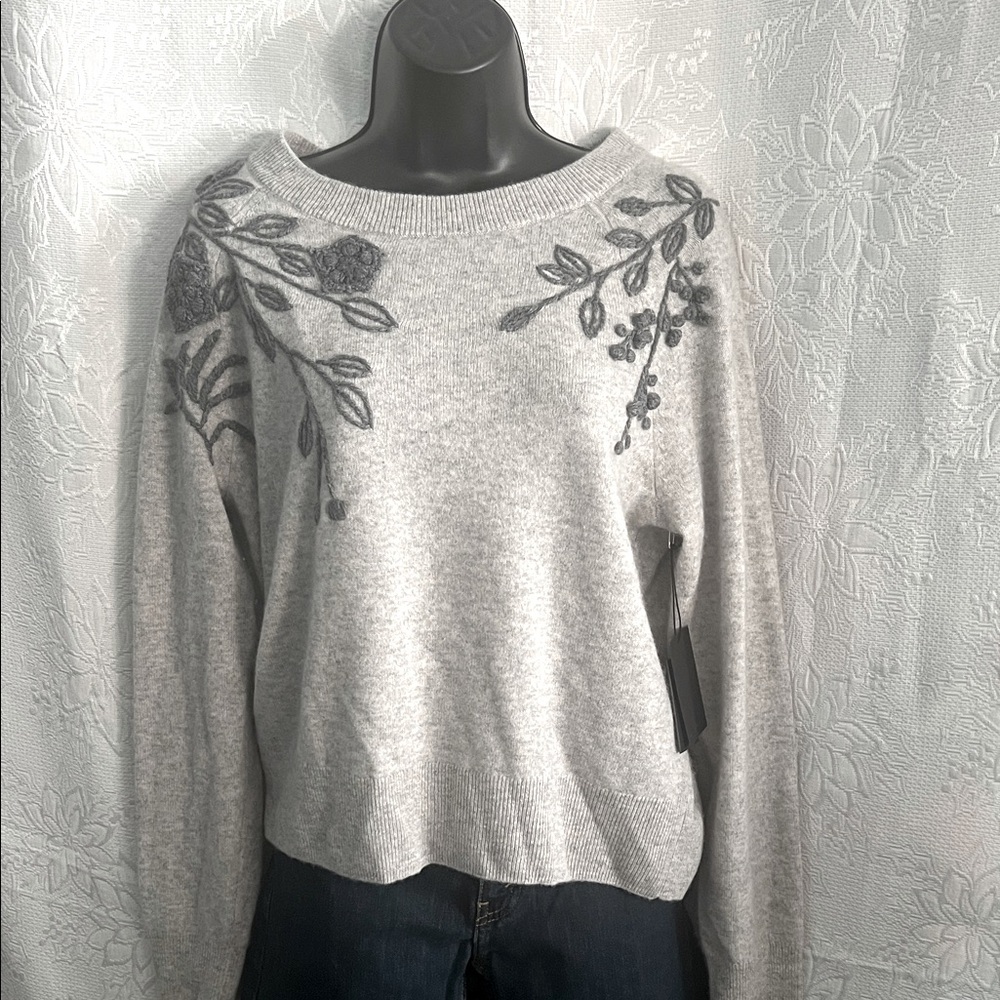 NWT Tahari Embroidered Cashmere Sweater